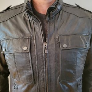 Men's leather jacket, Sz L, pockets in front, heavy zipper, zippers on sleeves